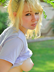 Flexible Striptease - Erotic and nude pussy pics at GirlSoftcore.com