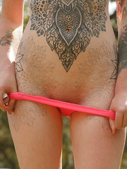 Kelly Lamprin at Zilker Park - Erotic and nude pussy pics at GirlSoftcore.com
