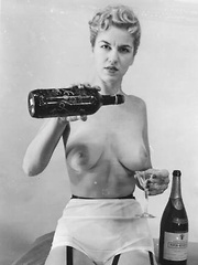 Voluptuous vintage ladies showing their hot curves - Erotic and nude pussy pics at GirlSoftcore.com