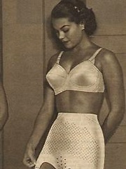 Beautiful vintage ladies showing sexy naked body - Erotic and nude pussy pics at GirlSoftcore.com