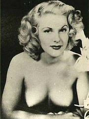 Beautiful vintage ladies showing sexy naked body - Erotic and nude pussy pics at GirlSoftcore.com