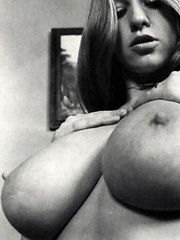 The massive tits of Roberta Pedon fully exposed - Erotic and nude pussy pics at GirlSoftcore.com