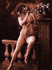 Horny naked vintage color chicks in the twenties - Erotic and nude pussy pics at GirlSoftcore.com