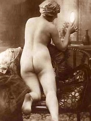 Anonymous girls hiding their face in the twenties - Erotic and nude pussy pics at GirlSoftcore.com