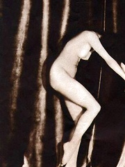 Anonymous girls hiding their face in the twenties - Erotic and nude pussy pics at GirlSoftcore.com