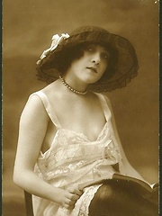 Vintage babes enjoy posing naked in the twenties - Erotic and nude pussy pics at GirlSoftcore.com