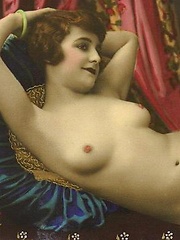 Cute vintage daring babes posing in the thirties - Erotic and nude pussy pics at GirlSoftcore.com