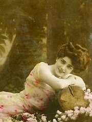 Cute vintage daring babes posing in the thirties - Erotic and nude pussy pics at GirlSoftcore.com