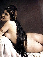 Cute vintage daring babes posing in the thirties