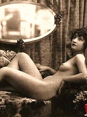 Vintage nude babes posing in the twenties boudoir - Erotic and nude pussy pics at GirlSoftcore.com