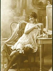 Vintage nude babes posing in the twenties boudoir - Erotic and nude pussy pics at GirlSoftcore.com