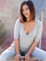 Khyanna Song - reveals her mesmerizing body - Erotic and nude pussy pics at GirlSoftcore.com