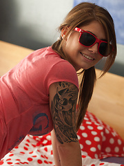 Sunglasses In Bed - Erotic and nude pussy pics at GirlSoftcore.com