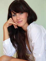 Lauren Crist - Erotic and nude pussy pics at GirlSoftcore.com