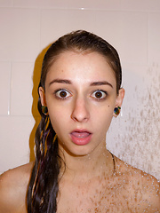 Willow Hayes Quick Rinse - Erotic and nude pussy pics at GirlSoftcore.com