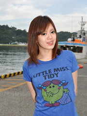 Beautiful lady Hinata Serina likes to show off - Erotic and nude pussy pics at GirlSoftcore.com