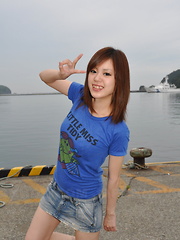 Beautiful lady Hinata Serina likes to show off - Erotic and nude pussy pics at GirlSoftcore.com