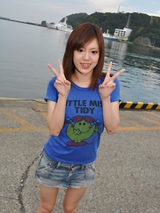 Beautiful lady Hinata Serina likes to show off - Erotic and nude pussy pics at GirlSoftcore.com