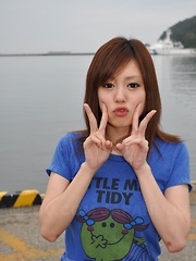 Beautiful lady Hinata Serina likes to show off - Erotic and nude pussy pics at GirlSoftcore.com